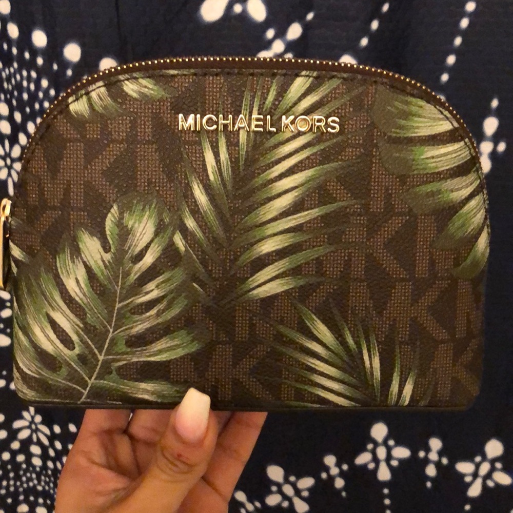 ✨MICHAEL KORS POUCH✨